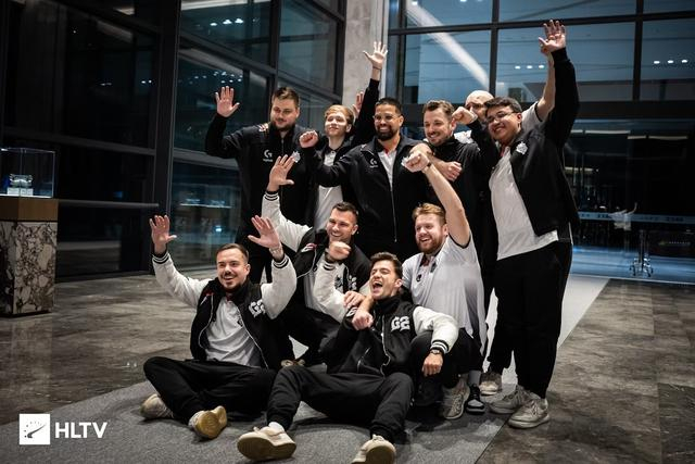 从 faker 的赛后采访中借鉴：把这个冠军给粉丝